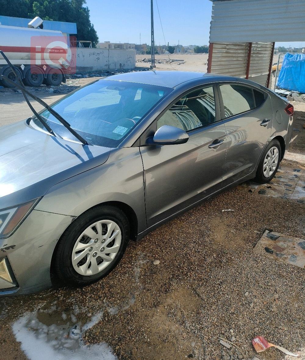 هیۆندای ئەلەنترا